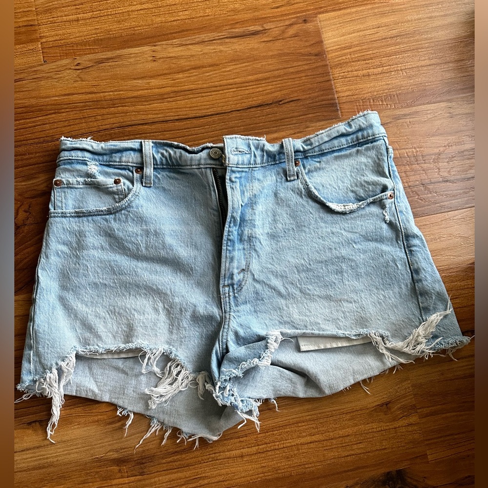 UEC Abercrombie & Fitch High Rise Mom Jean Shorts size 14 or 32